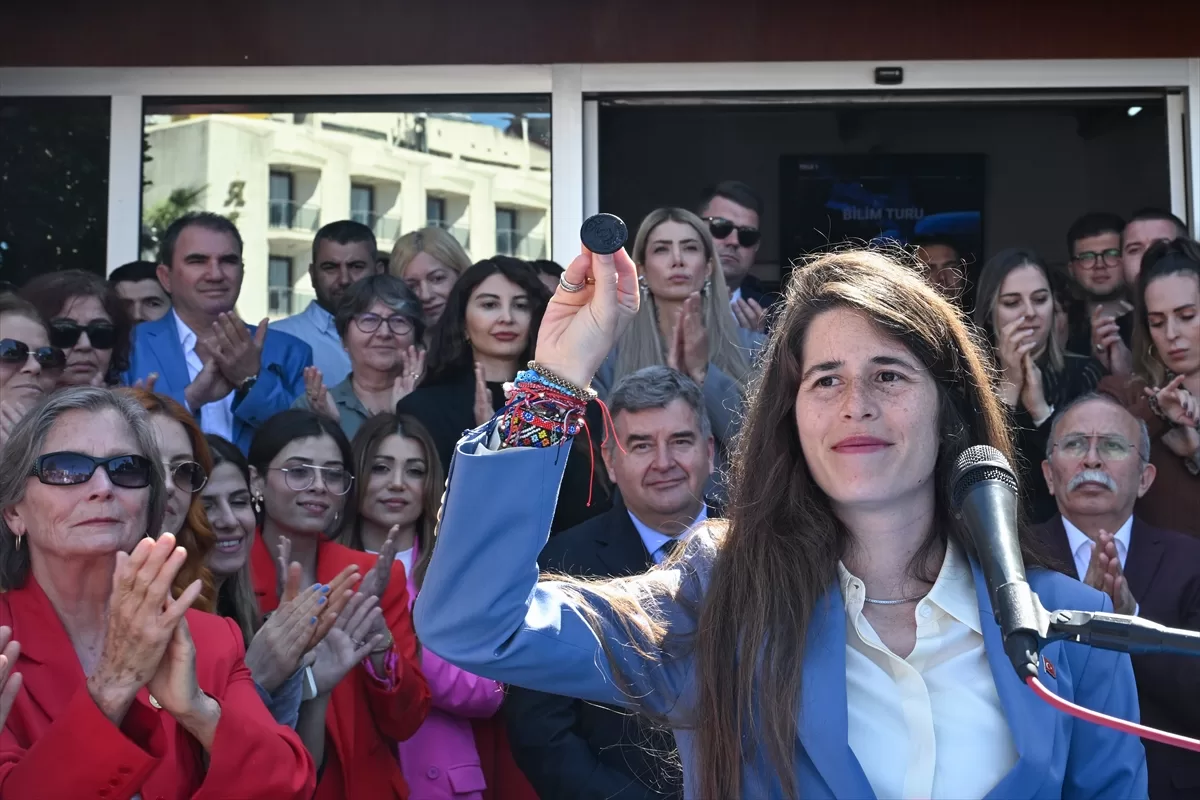 Çeşme'nin ilk kadın belediye başkanı Lal Denizli, görevine başladı: - Haber  1