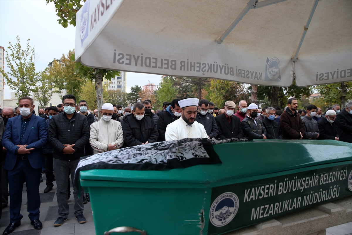 kayseri de agaca carparak olen yamac parasutu sporcusu kadin topraga verildi haber 1