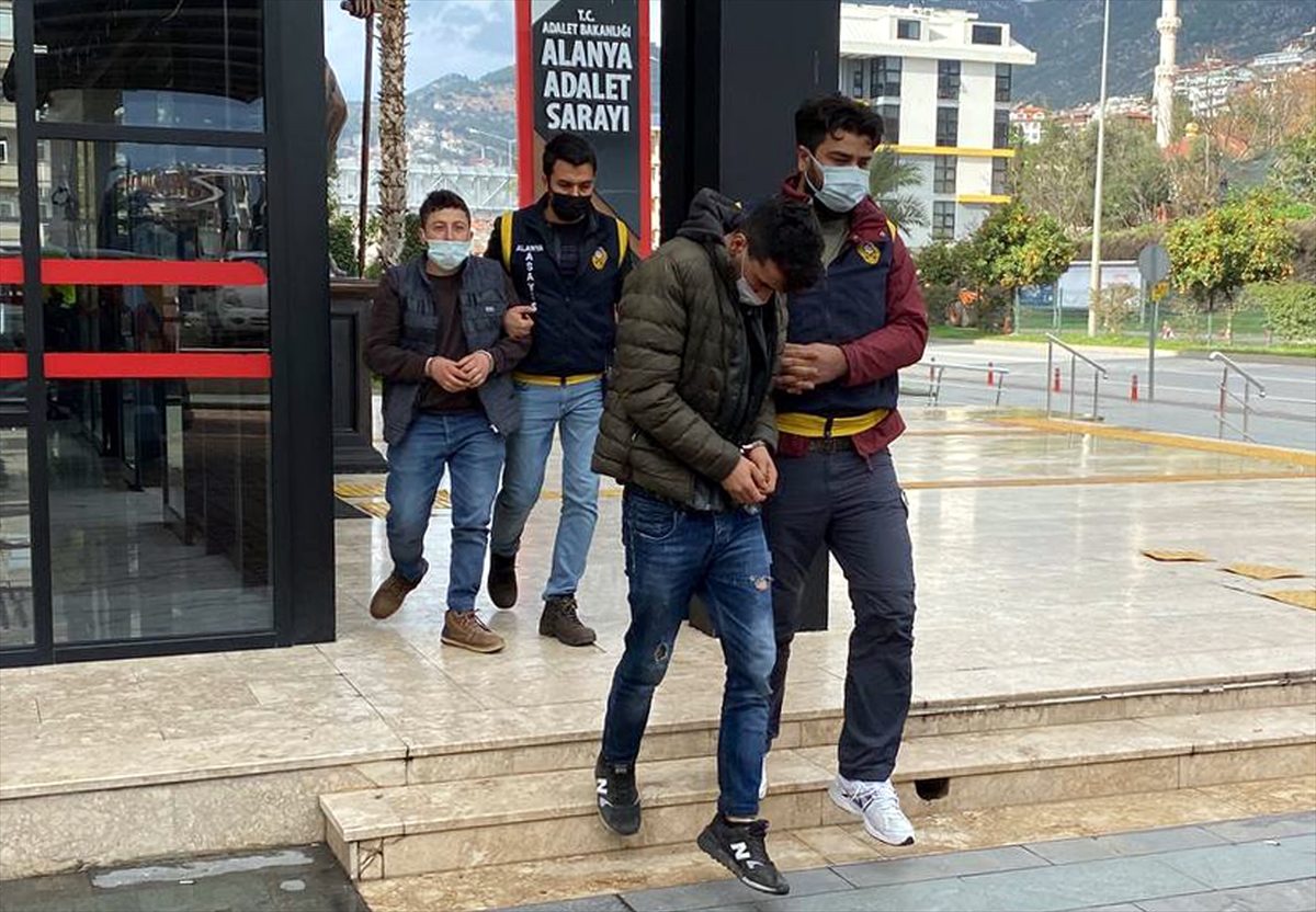 Alanya'da hırsızlık şüphelisi 2 kişi tutuklandı