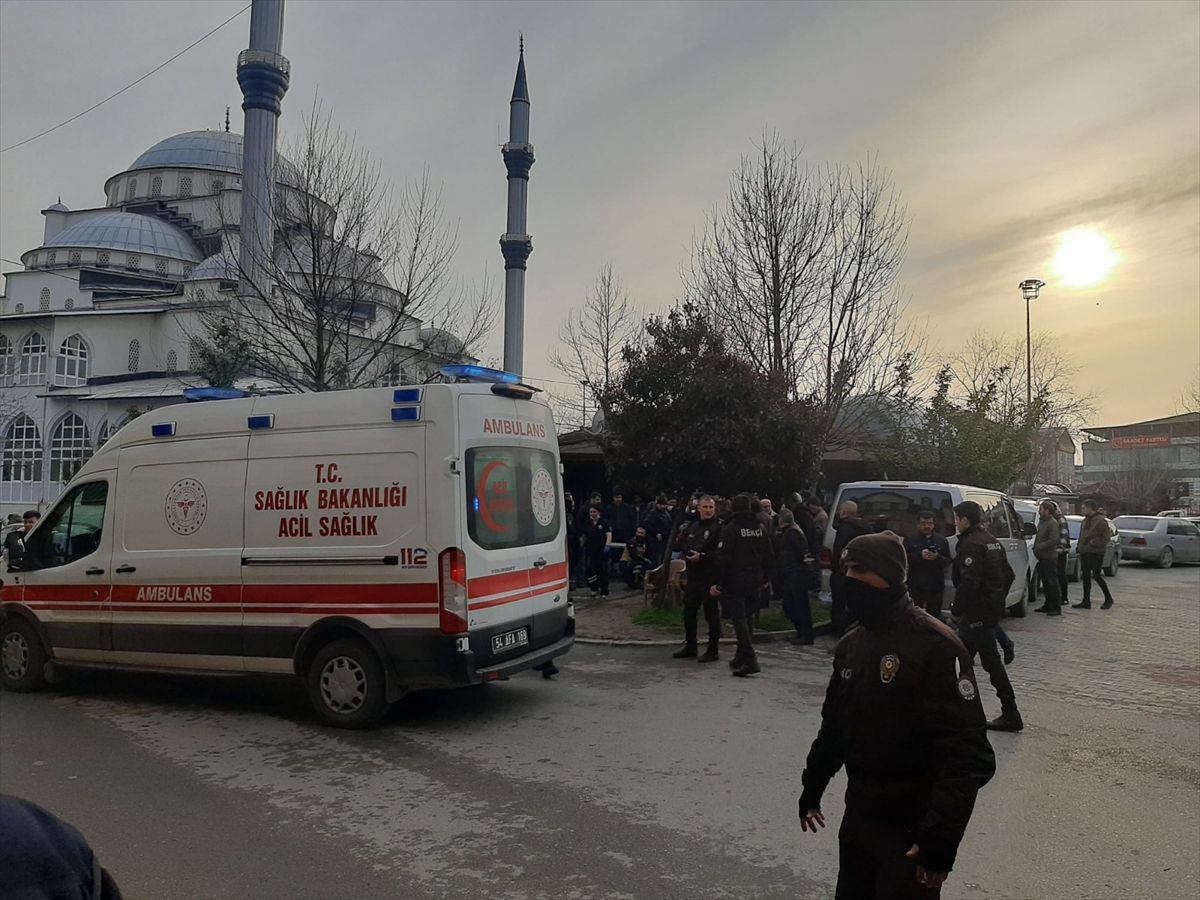 Sakarya'da çıkan kavgada iki kişi tüfekle yaralandı