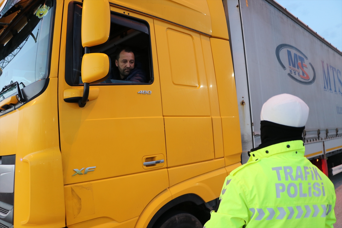 Trakya'dan İstanbul yönüne tır ve kamyon geçişlerine izin verilmiyor