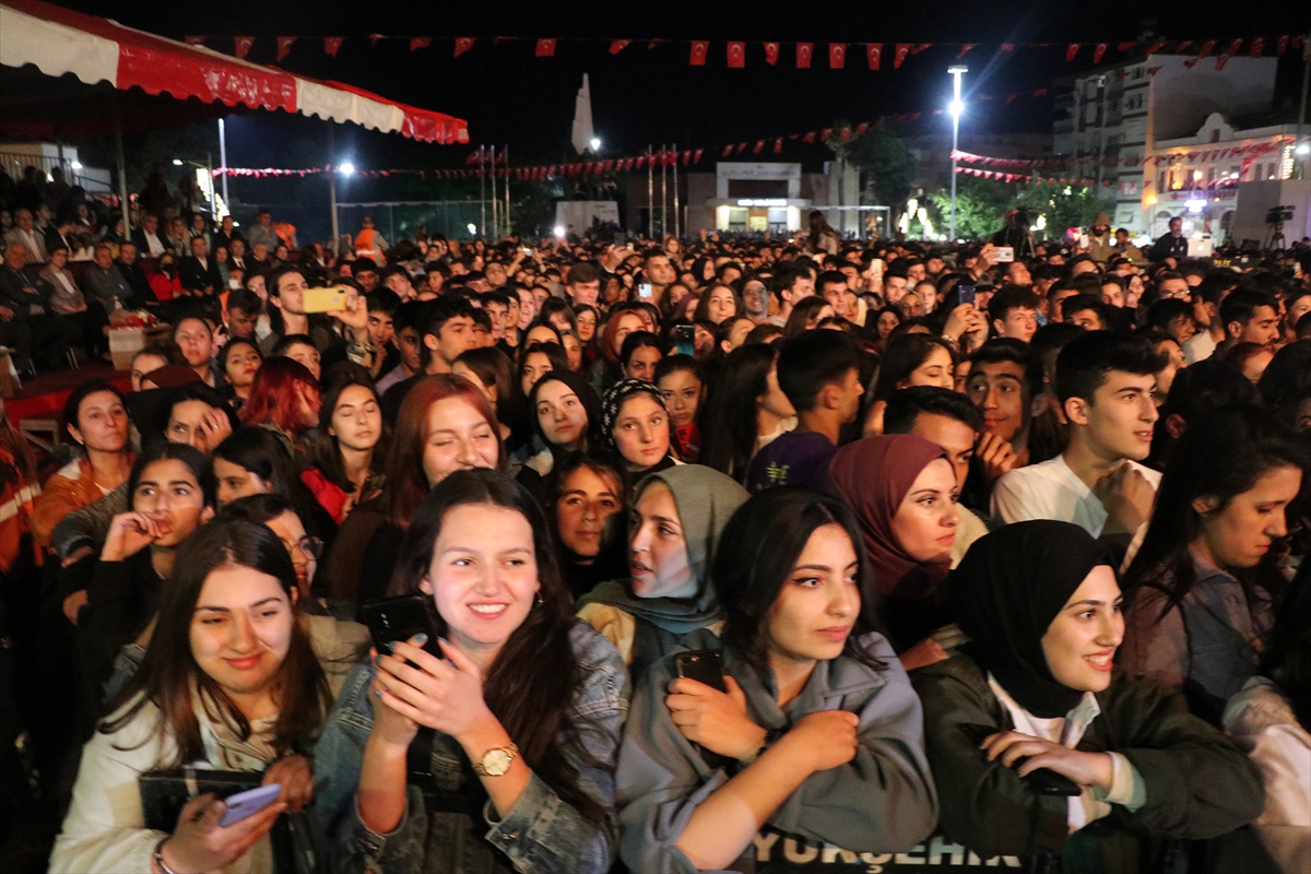 Haluk Levent, Manisa'da konser verdi