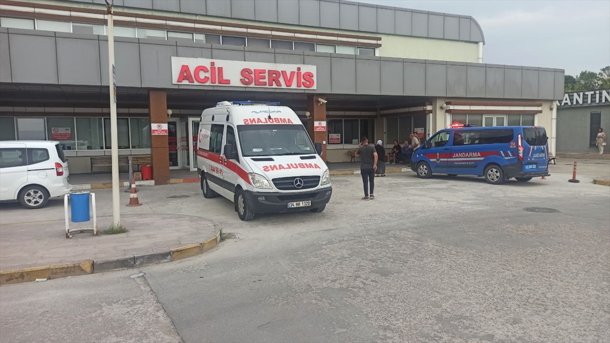 Kocaeli'de denize giren 3 kişiden biri boğuldu