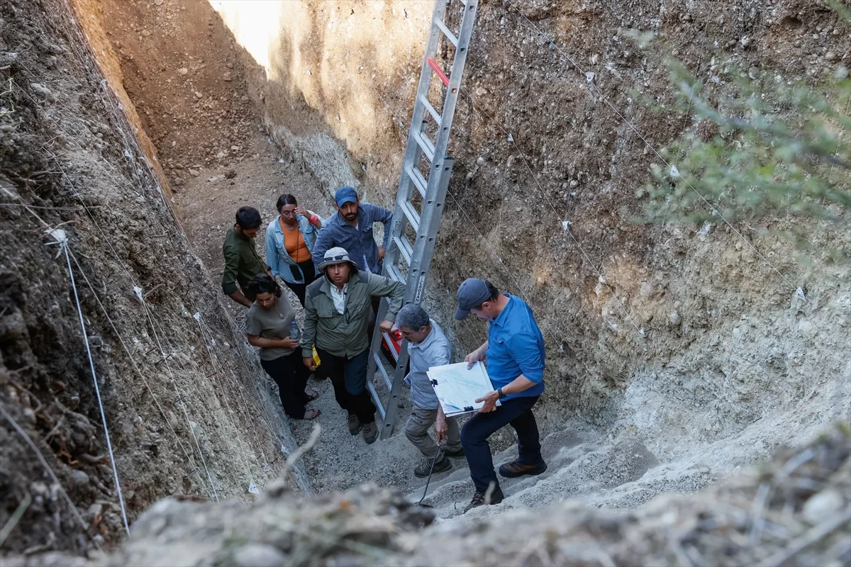 İzmir Kemalpaşa Fayı'nın deprem potansiyelinin tespiti için hendek kazılıyor