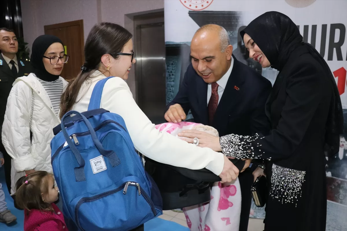 Doğu Anadolu'da Cumhuriyet'in 100. yılı fener alaylarıyla kutlandı