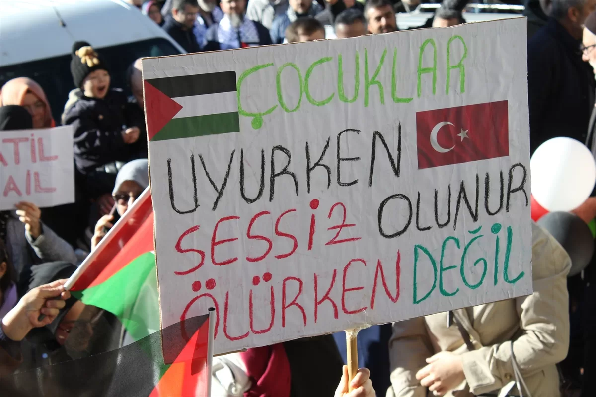 Bursa, Kütahya ve Yalova'da Gazze'ye destek yürüyüşleri ve “Dünya Şehit Çocuklar Günü” etkinlikleri yapıldı