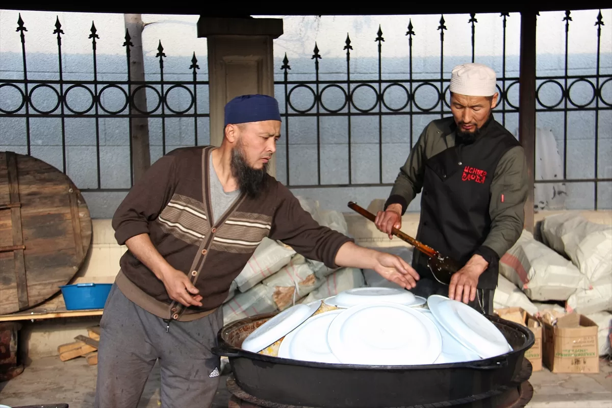 TİKA, Kırgızistan'da 2 bin 500 kişilik iftar verdi