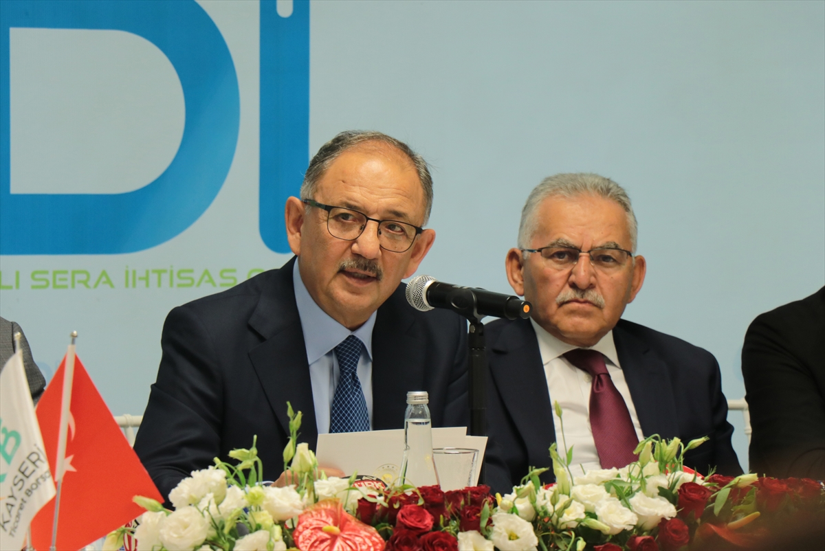 Bakan Özhaseki, Kocasinan Tarıma Dayalı Organize Sanayi Bölgesi Tanıtım Toplantısı'nda konuştu: