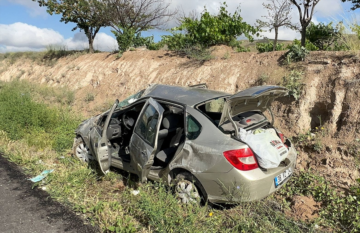 Nevşehir'de otomobil devrildi, YKS'ye girecek öğrencinin de arasında bulunduğu 4 kişi yaralandı