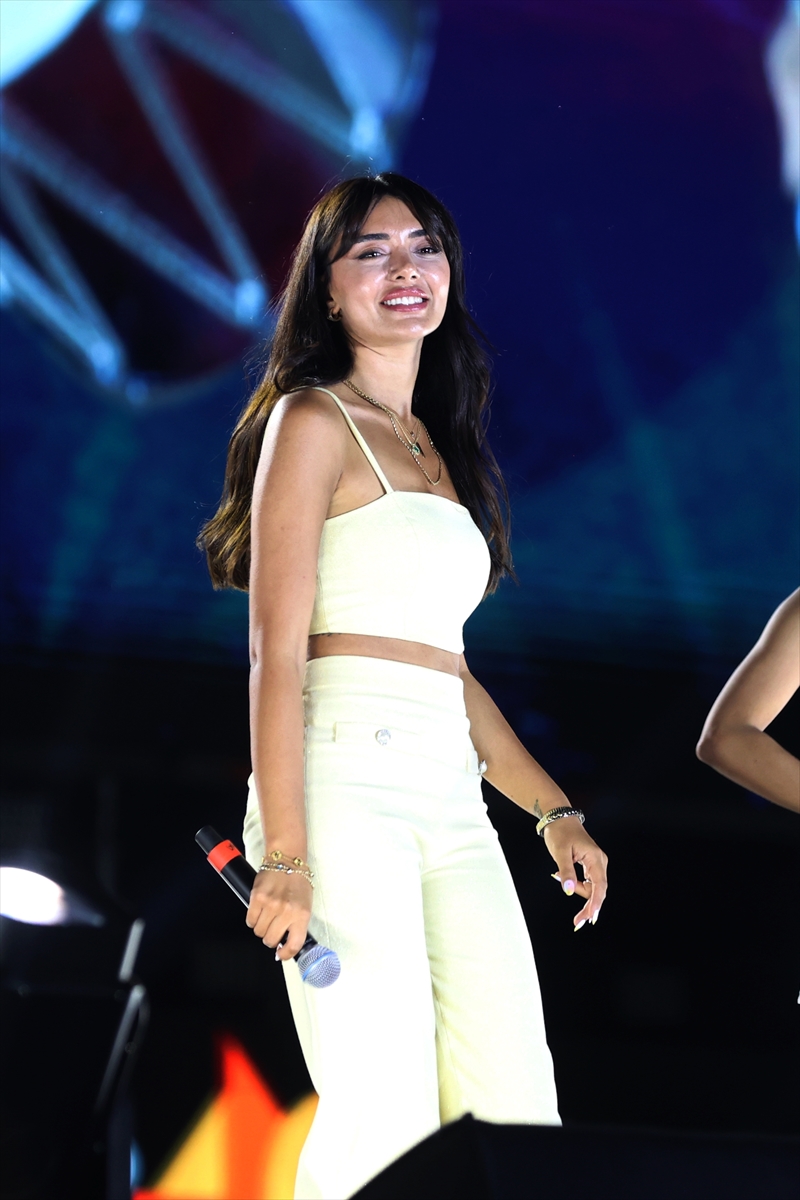 Şarkıcı Sinan Akçıl “Trabzon Kültür Yolu Festivali”nde sahneye çıktı