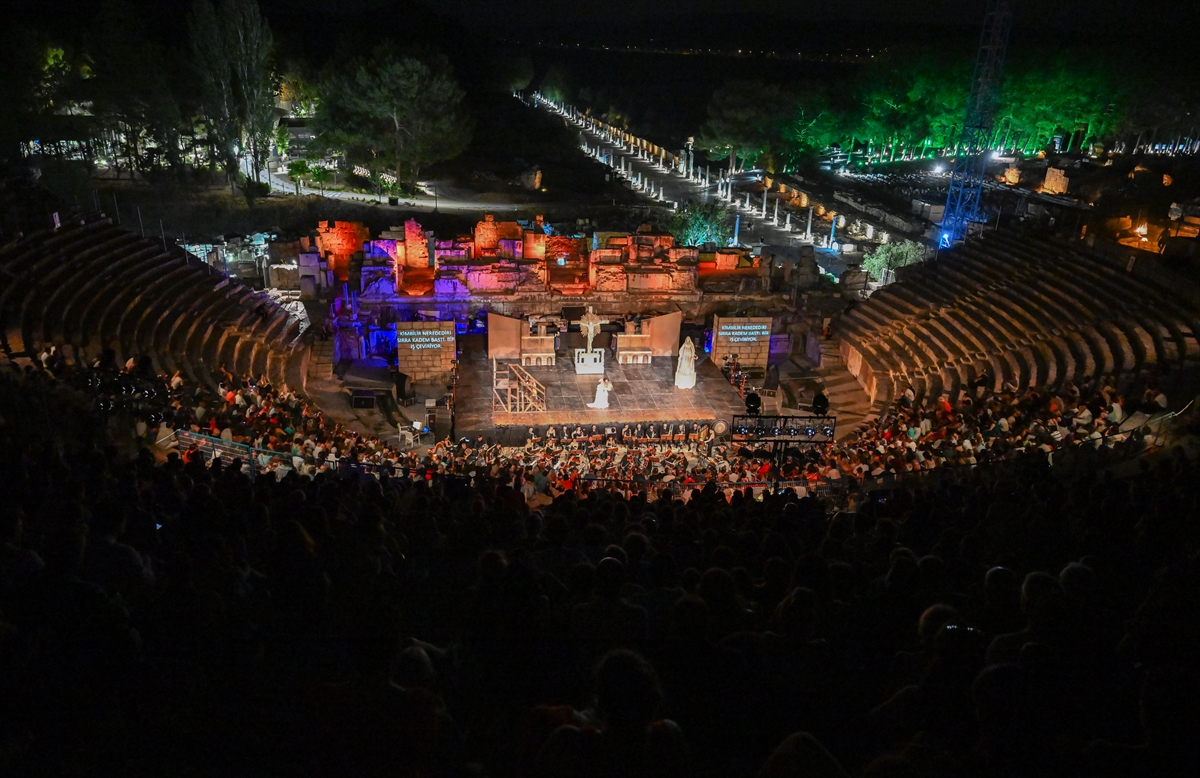7. Uluslararası Efes Opera ve Bale Festivali'nde “Tosca” operası sahnelendi