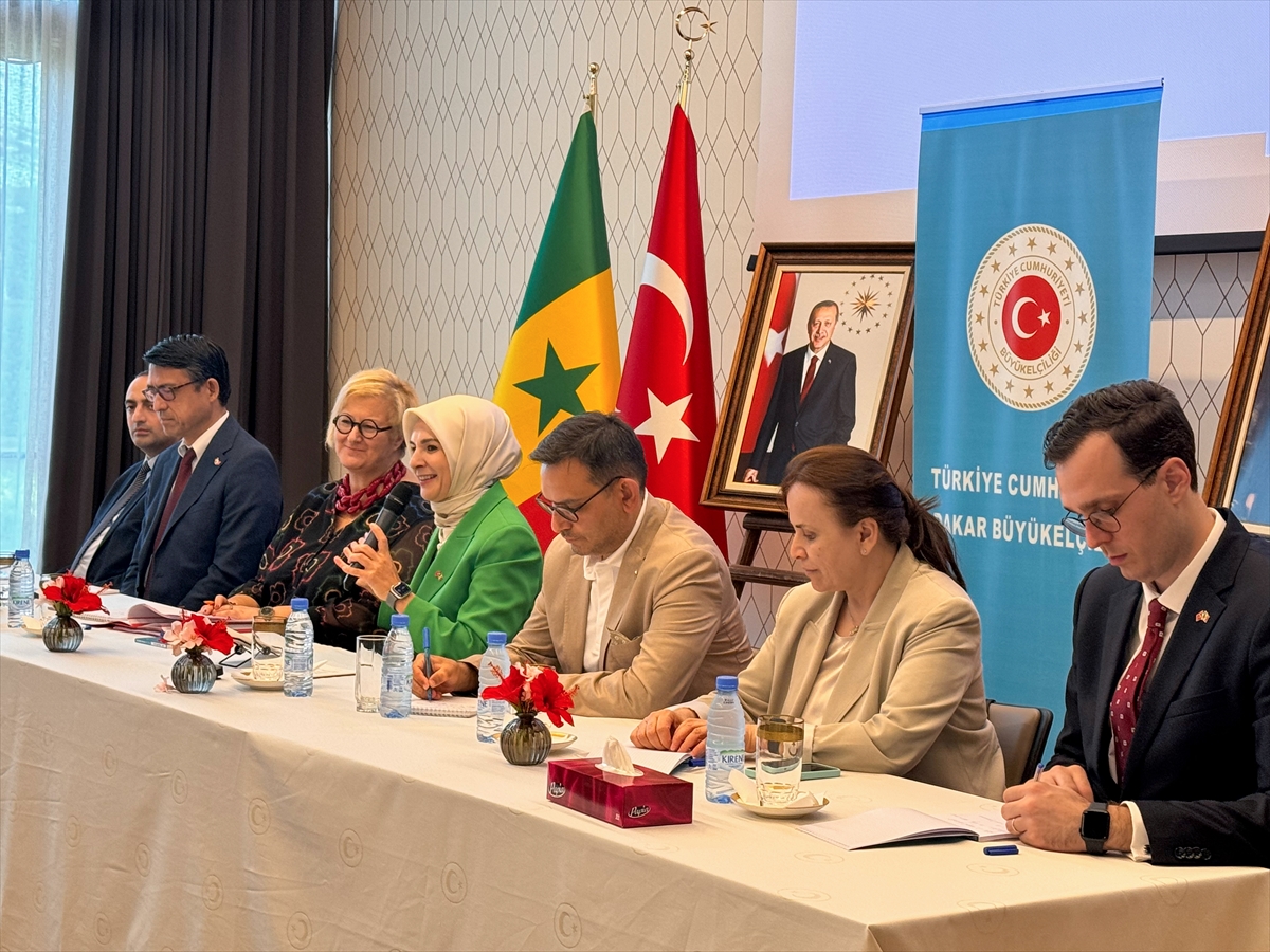 Aile ve Sosyal Hizmetler Bakanı Göktaş, Senegal'de Türk vatandaşlarıyla bir araya geldi: