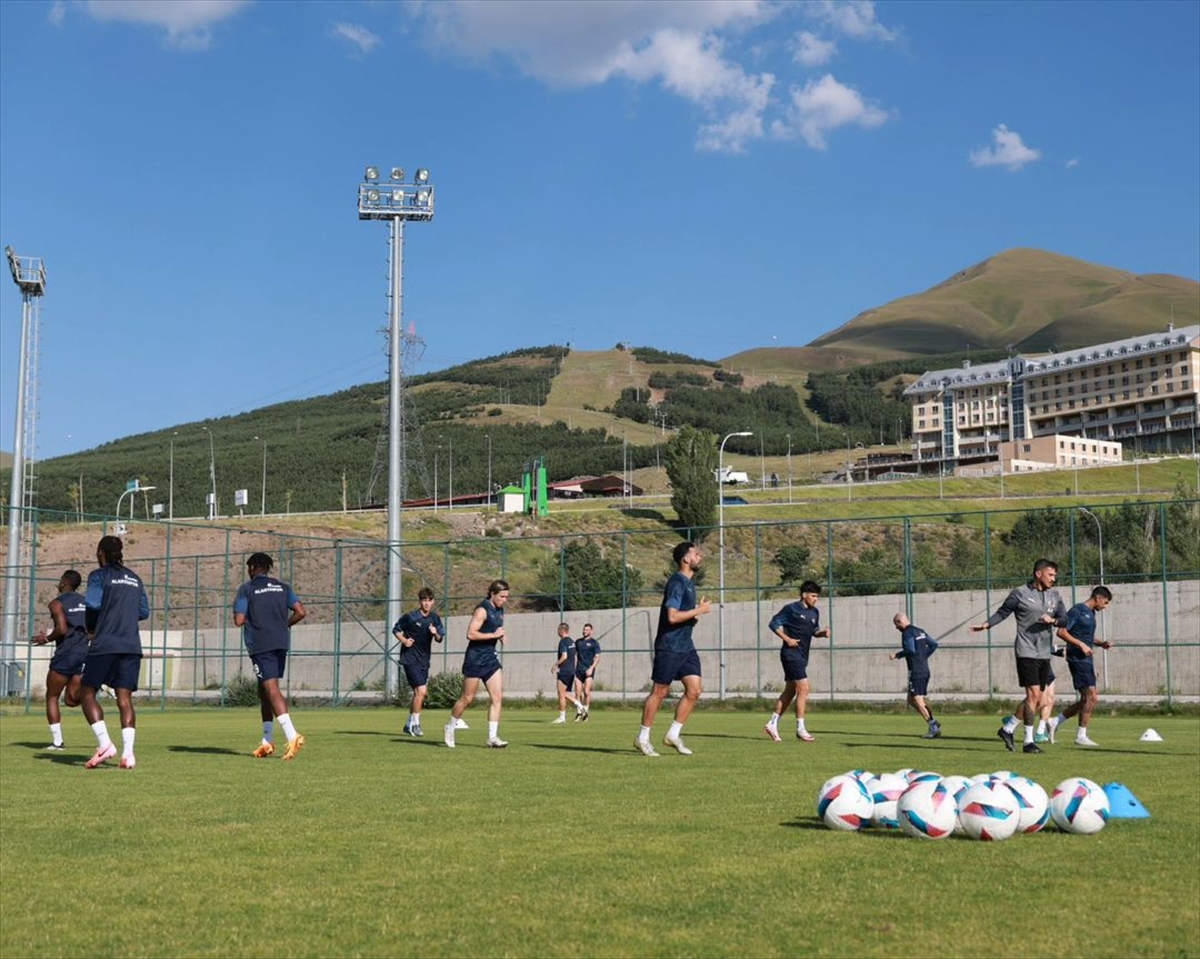 Alanyaspor, sezon hazırlıklarını Erzurum'da sürdürüyor