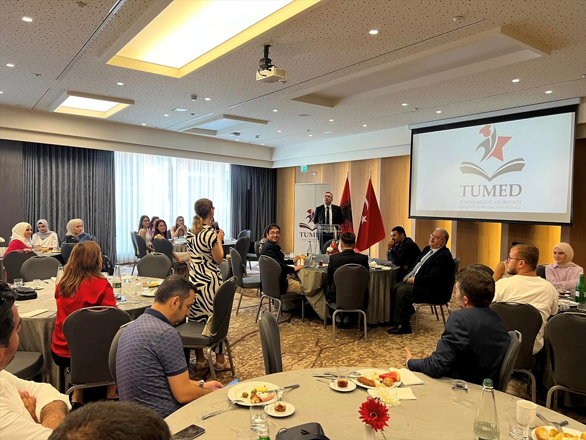 Arnavutluk’taki Türk kurum ve kuruluşlarının temsilcileri Türkiye mezunlarıyla buluştu