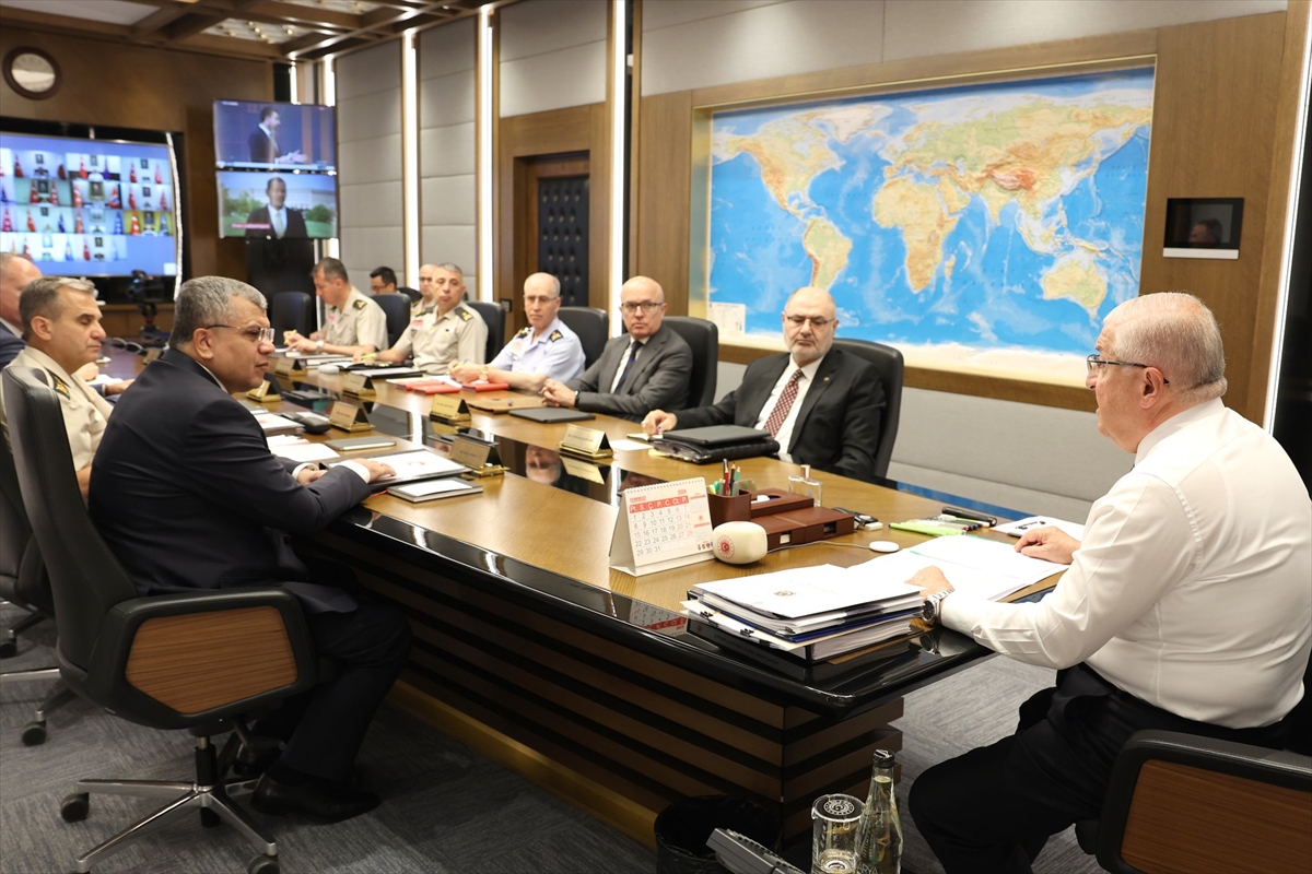 Bakan Güler, TSK komuta kademesi ve birlik komutanlarıyla videokonferans toplantısında konuştu: