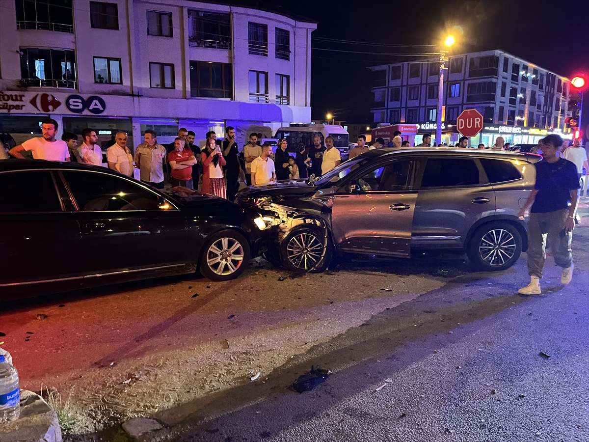 Düzce'de zincirleme trafik kazasında 7 kişi yaralandı