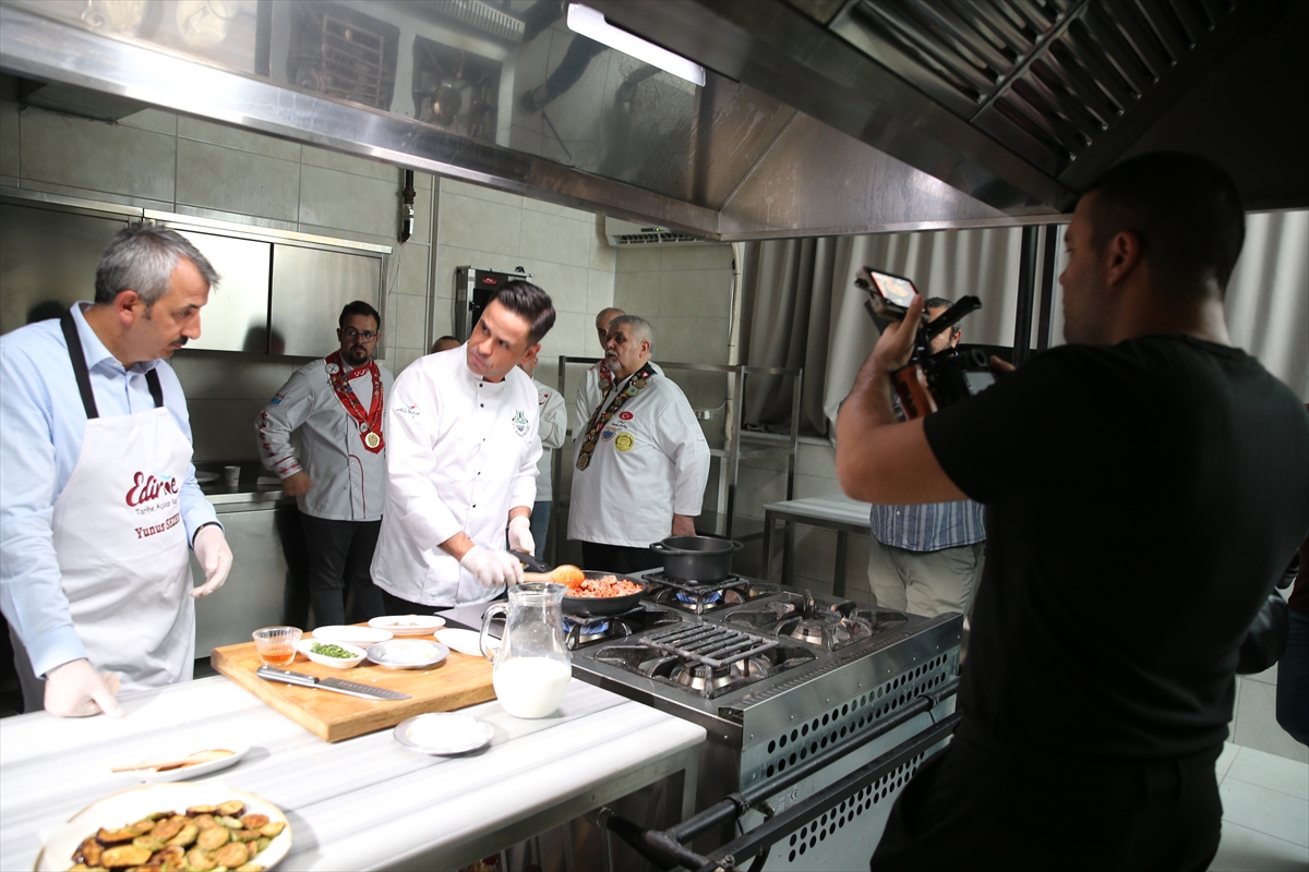 Edirne Valisi Yunus Sezer saray mutfağının canlanması için mutfağa girdi:
