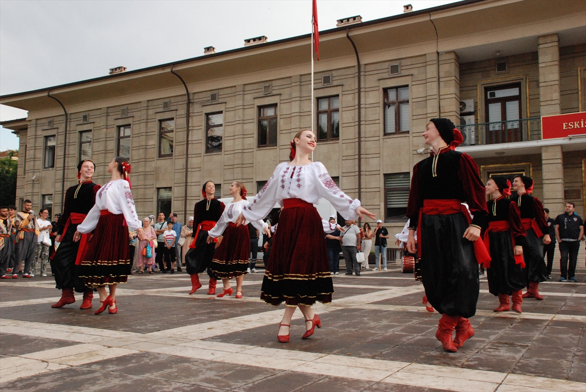Eskişehir'de, “Uluslararası Nasrettin Hoca Festivali”nde 6 ülkenin dansçıları gösteri sundu