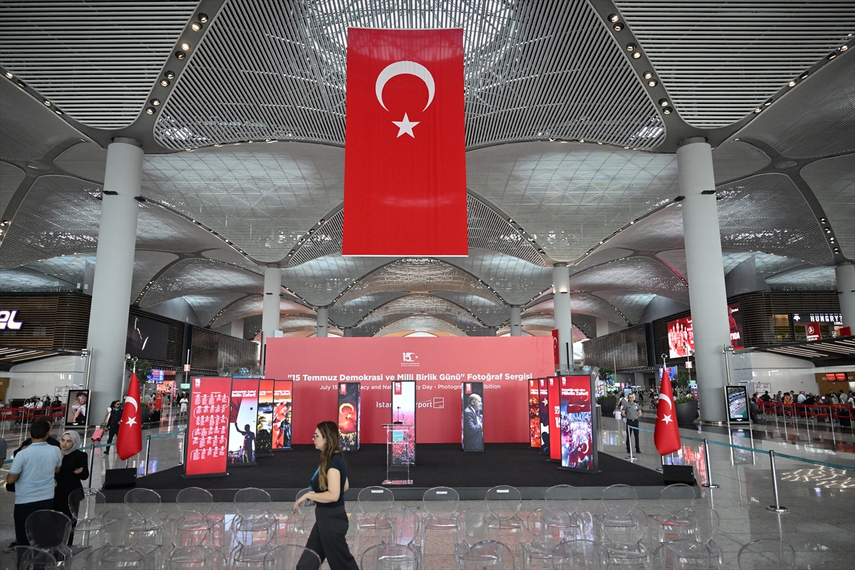 İstanbul Havalimanı'nda “15 Temmuz Demokrasi ve Milli Birlik Günü” sergisi açıldı