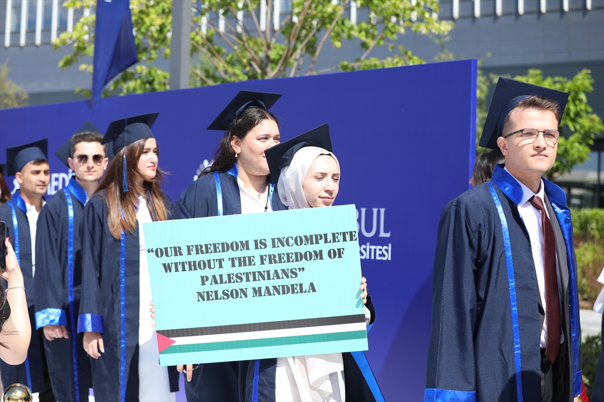 İstanbul Medipol Üniversitesi Mezuniyet Töreni'nde Filistin'e destek mesajı verildi