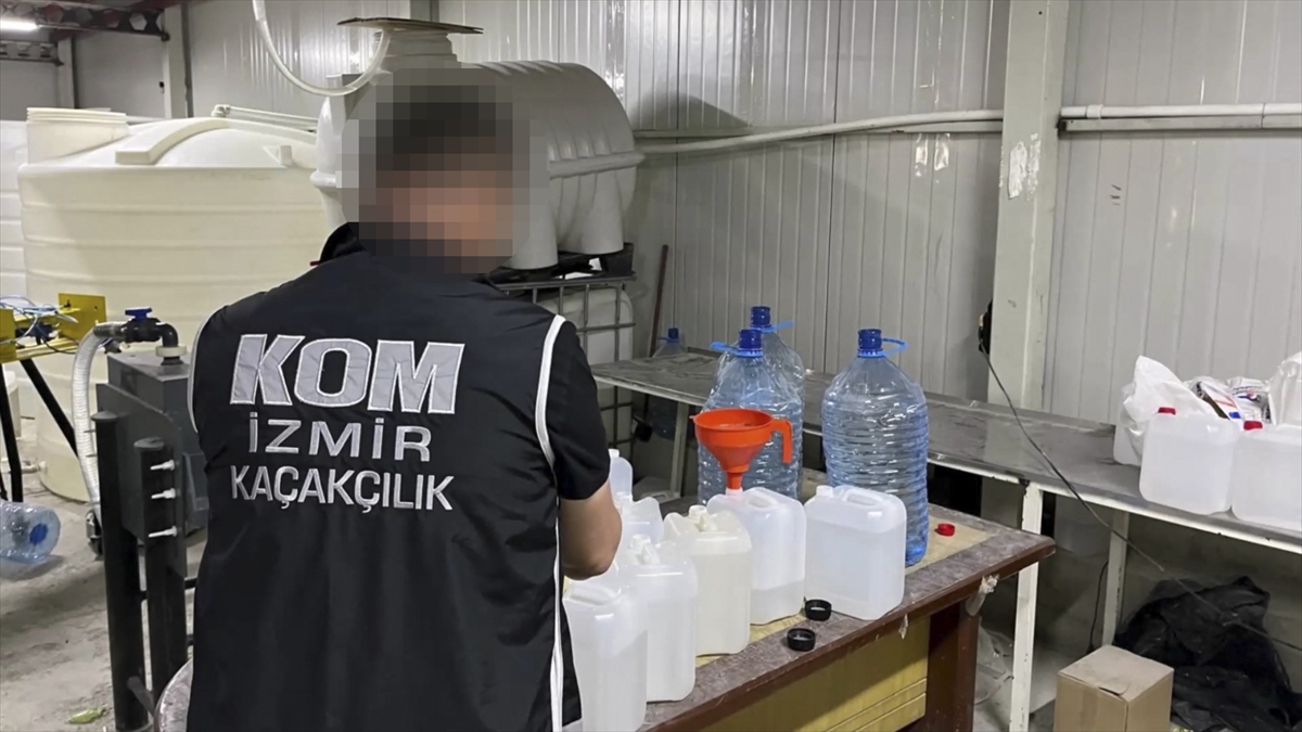 İzmir'de kaçak 18 bin 700 litre etil alkol ele geçirildi