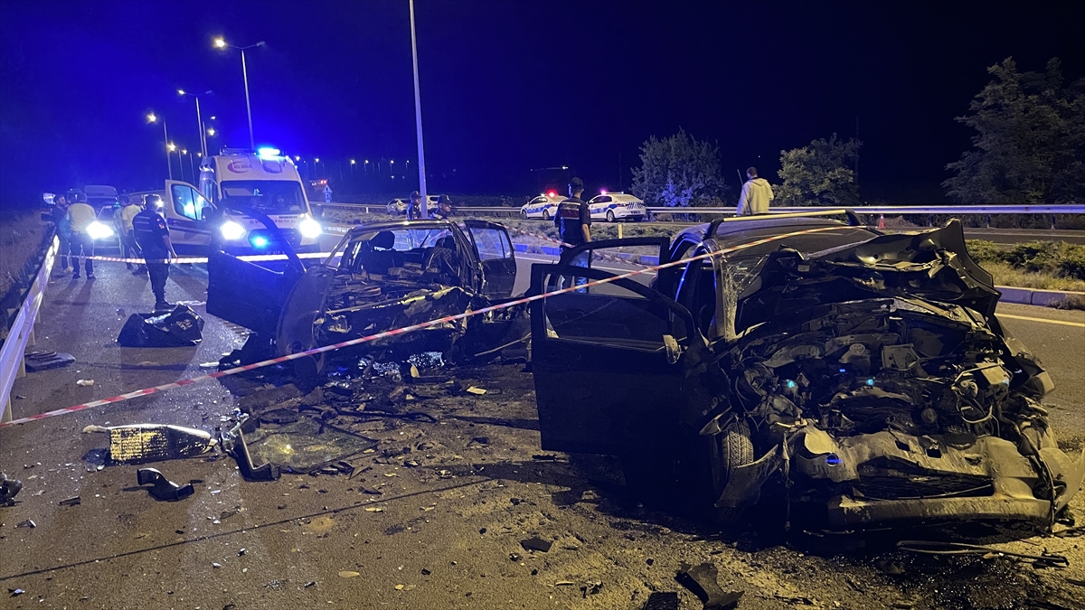 Kayseri'de iki otomobilin karıştığı kazada 2 kişi öldü, 4 kişi yaralandı