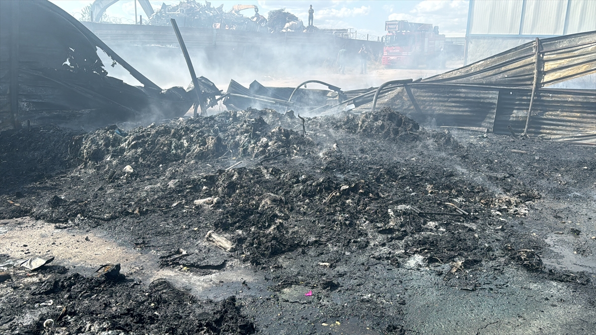 Kırklareli'nde atık toplama tesisinde çıkan yangın söndürüldü