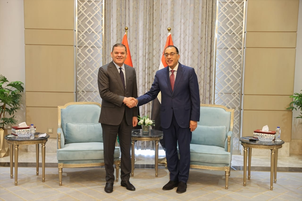 Libya ve Mısır başbakanları, iki ülke arasındaki anlaşmaların etkinleştirilmesini görüştü