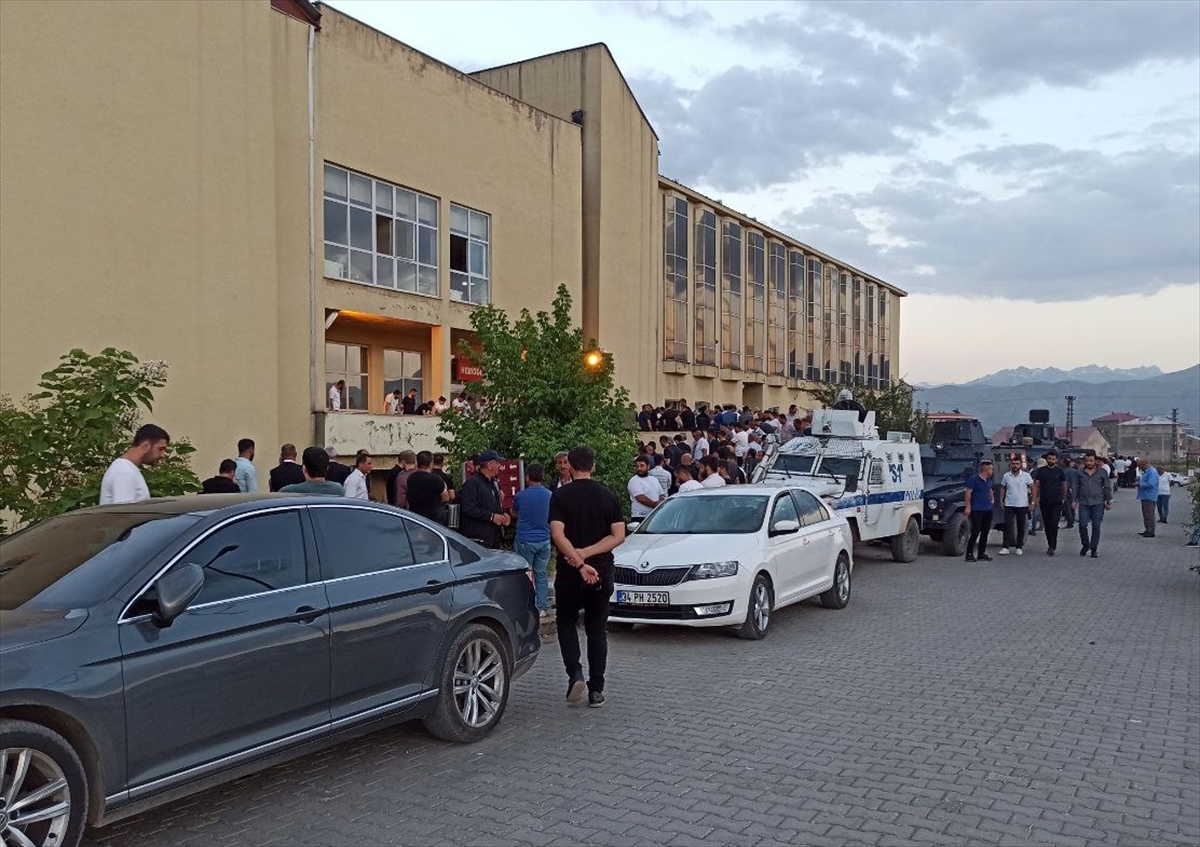 GÜNCELLEME – Silahlı saldırıda yaralanan Yüksekova TSO Meclis Başkanı Sevi, hayatını kaybetti