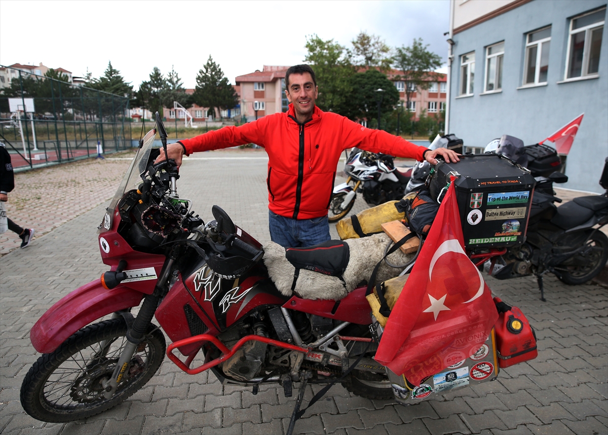 Şilili gezgin, hikayesinden etkilendiği “İnebolu'dan Ankara'ya İstiklal Sürüşü”ne katıldı