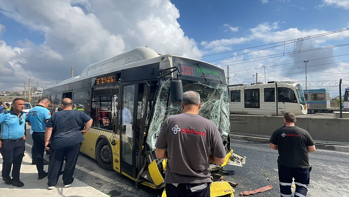 GÜNCELLEME – Sultangazi'de İETT otobüsünün tıra çarptığı kazada 7 kişi yaralandı