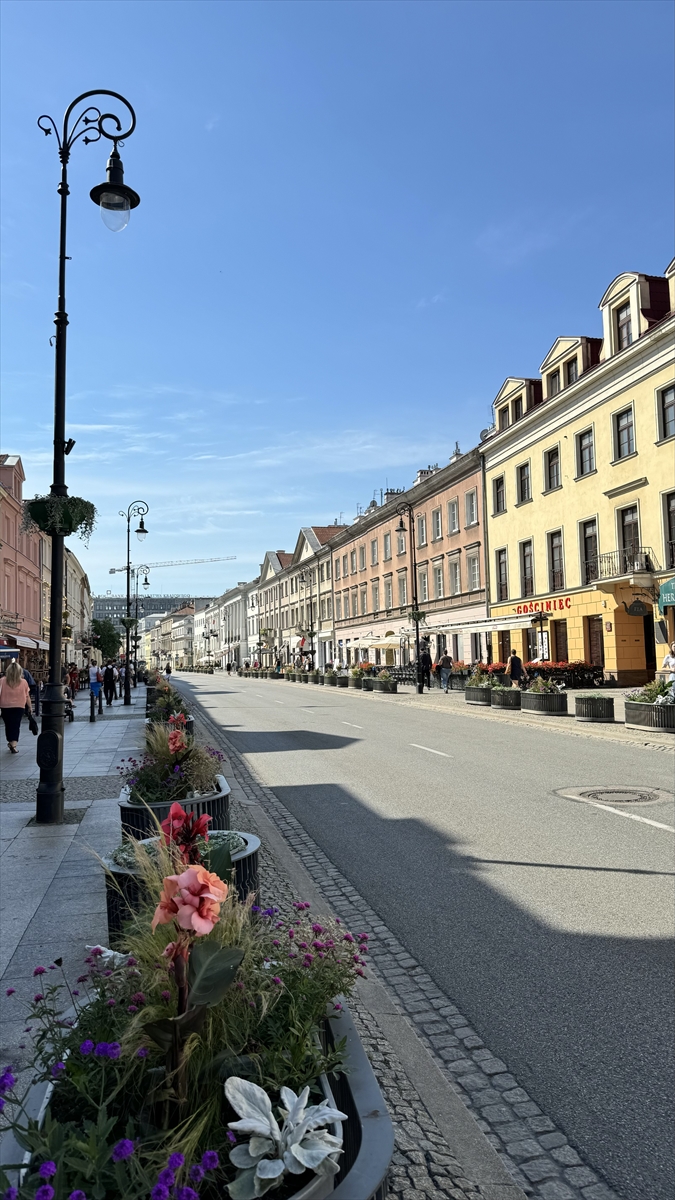Tamamen yok olmanın eşiğinde küllerinden doğan şehir: Varşova