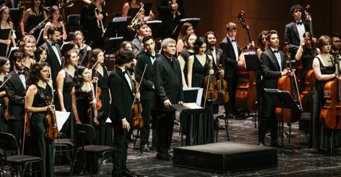 Türkiye Gençlik Filarmoni Orkestrası AKM'de konser verdi