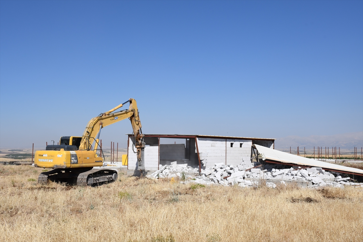 Adıyaman'da kaçak hobi evlerinin yıkımına başlandı