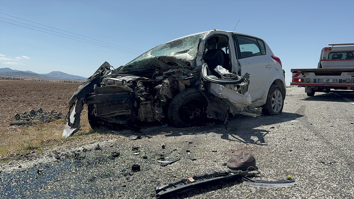 Afyonkarahisar'daki trafik kazasında 1 kişi öldü, 4 kişi yaralandı