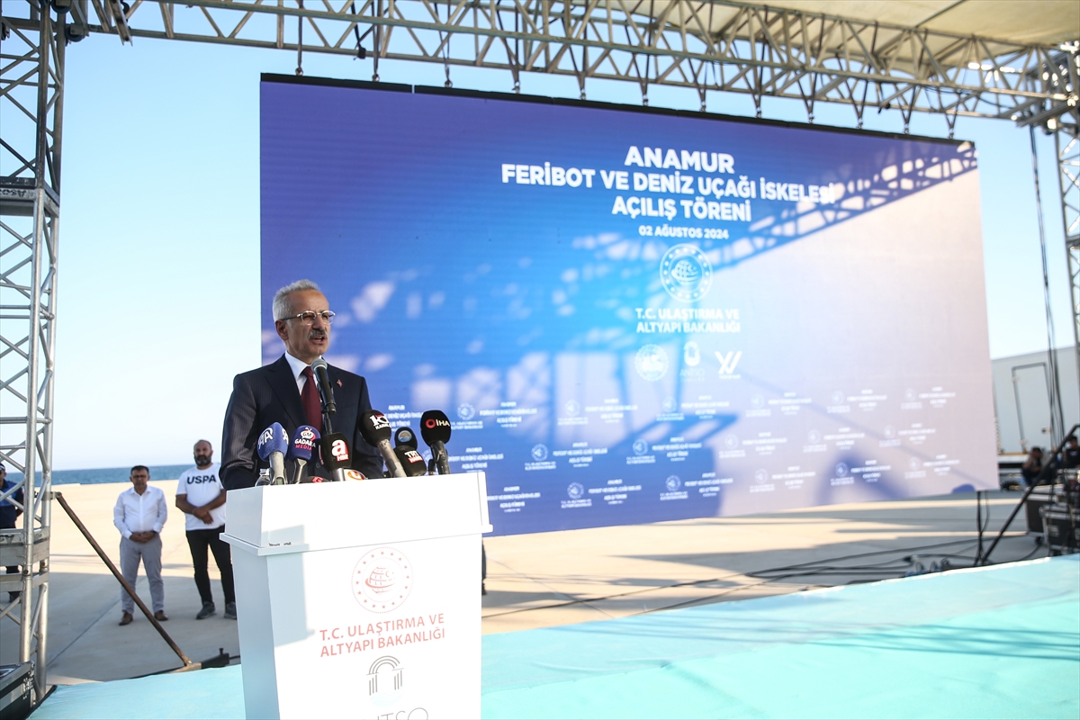 Bakan Uraloğlu, Anamur Feribot ve Deniz Uçağı İskelesi'nin açılışında konuştu: