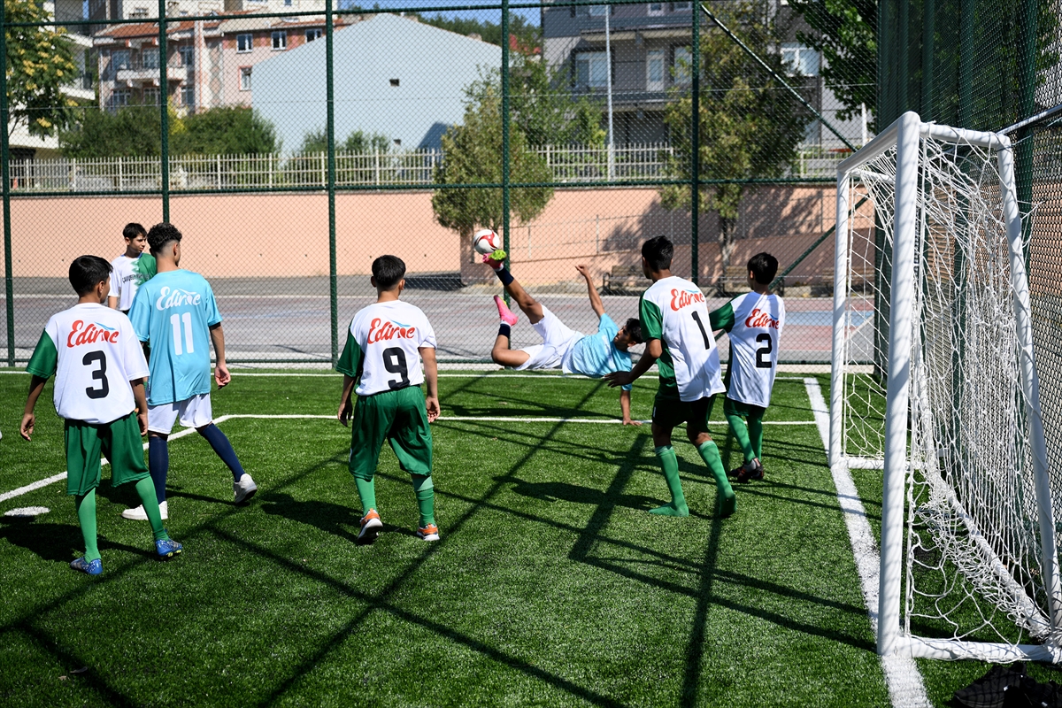 Edirne'de öğrenciler, “Yaz Mahalle Ligi” ile sporla buluştu