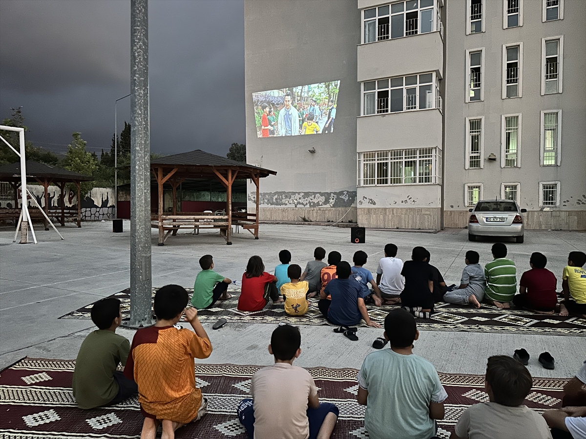 Hatay'da Kur'an kursu öğrencilerine yönelik sinema etkinliği düzenlendi