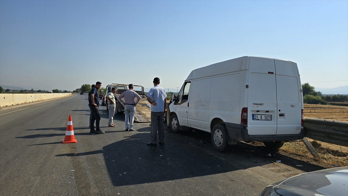 Hatay'da traktörle panelvan çarpıştı, 1 kişi öldü, 2 kişi yaralandı