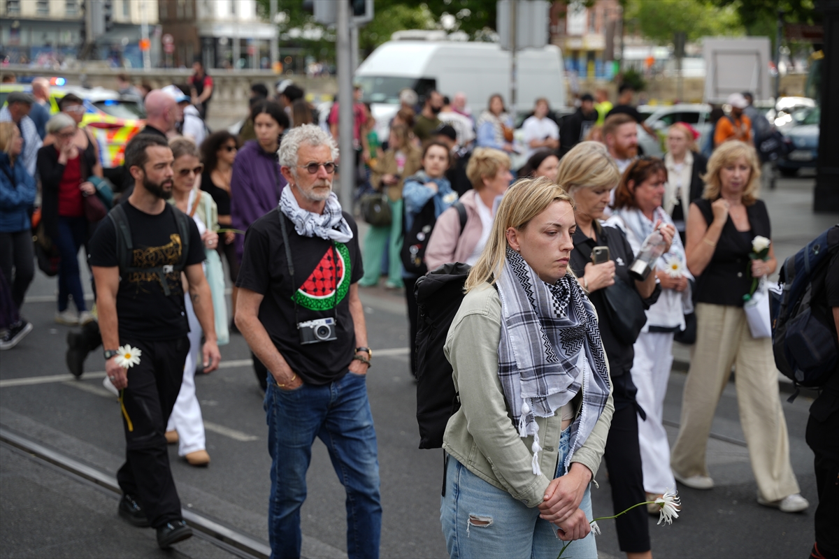 İrlanda'nın başkenti Dublin'de sessiz Filistin yürüyüşü