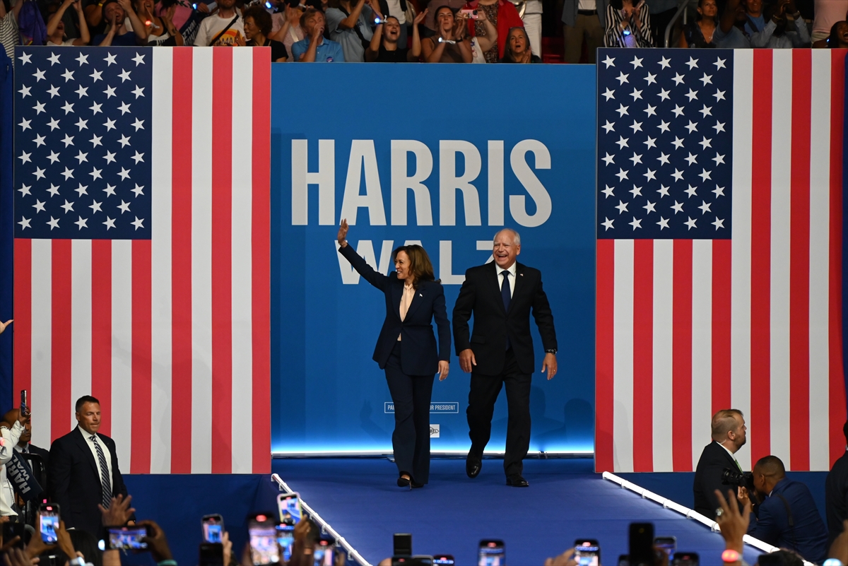 GÜNCELLEME – Kamala Harris, başkan yardımcısı adaylığına Minnesota Valisi Tim Walz'u seçti