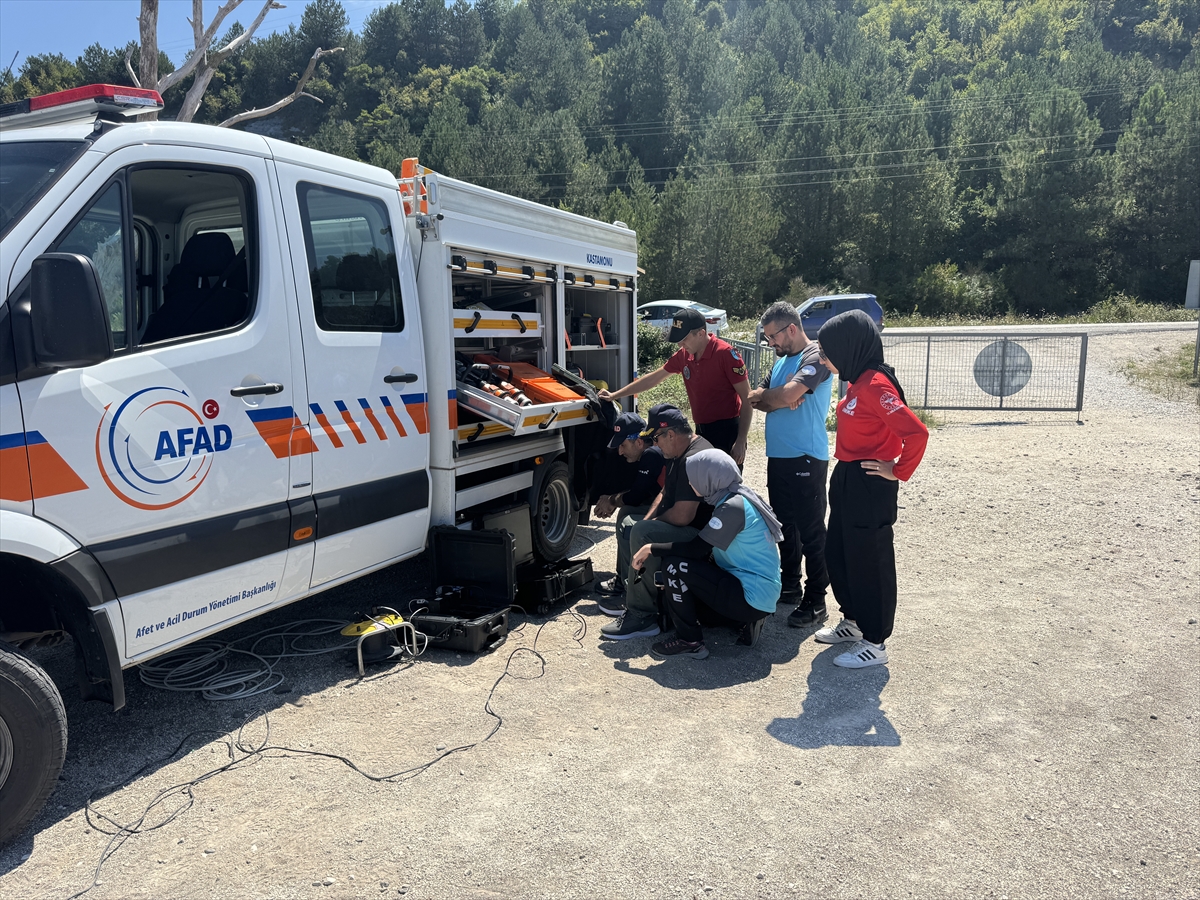 GÜNCELLEME 2 – Kastamonu'da batan teknedeki 3 kişiyi arama çalışmaları sürüyor