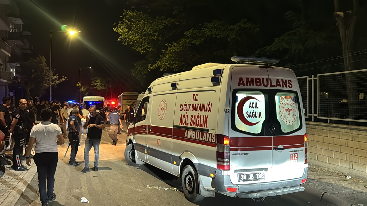Kayseri'de akrabalar arasında çıkan kavgada 6 kişi yaralandı