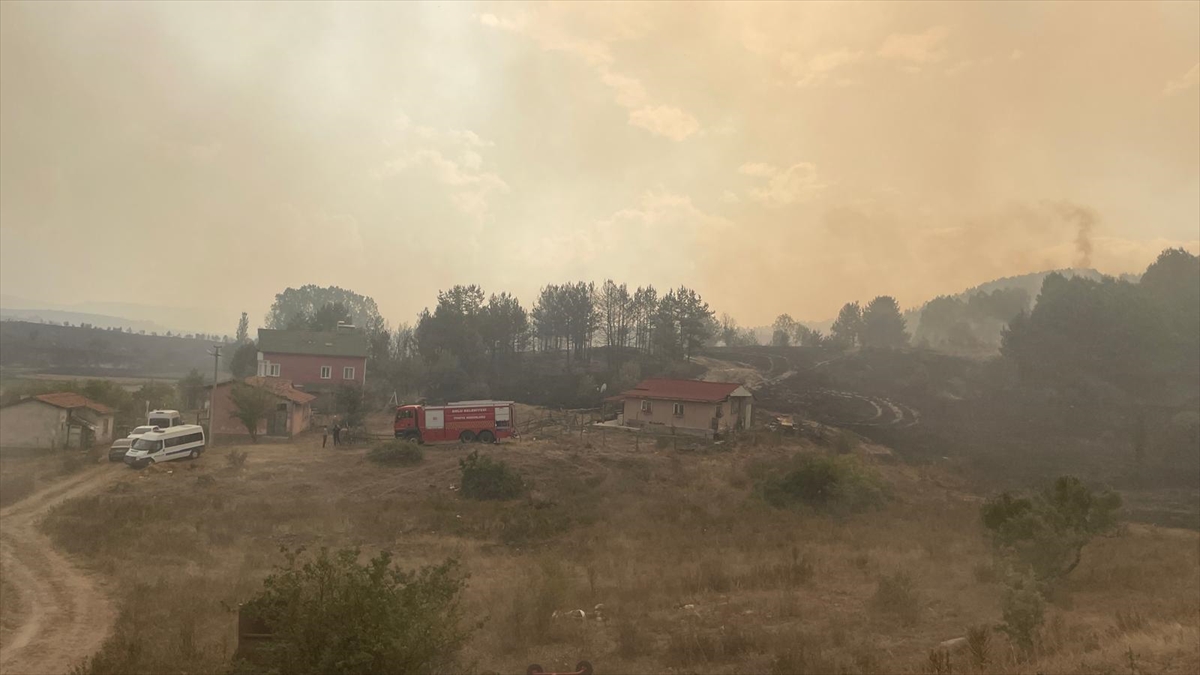 GÜNCELLEME – Kızılcahamam'da başlayan yangın Gerede'ye sıçradı