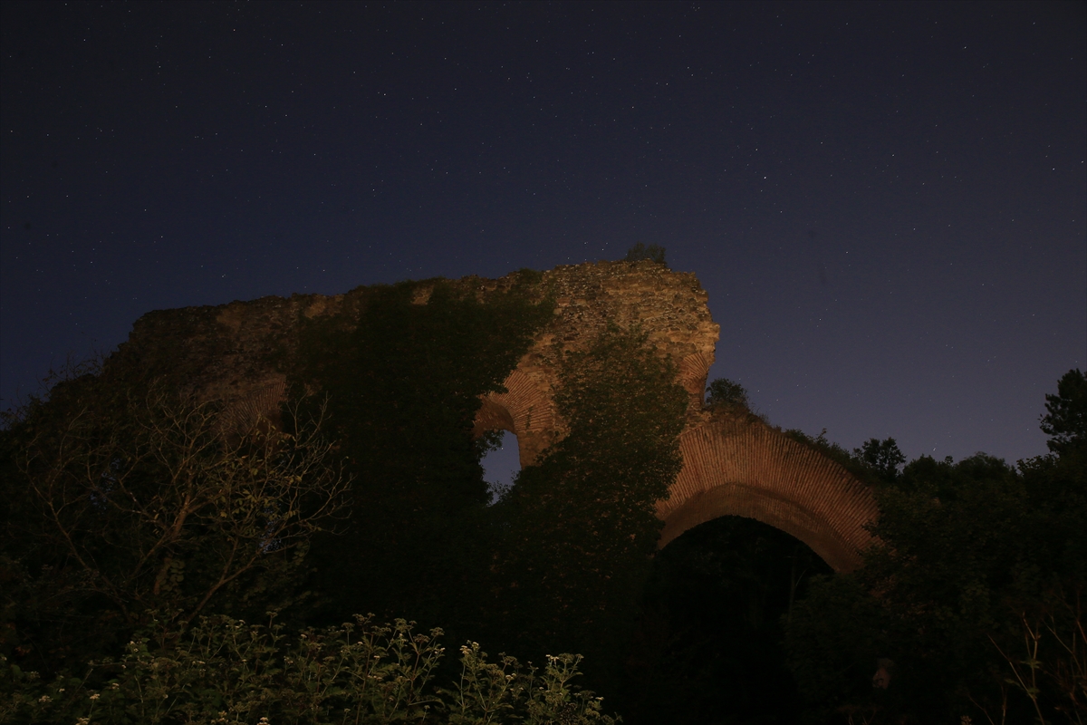 Kocaeli'de “Perseid meteor yağmuru” antik su kemerinden gözlemlendi