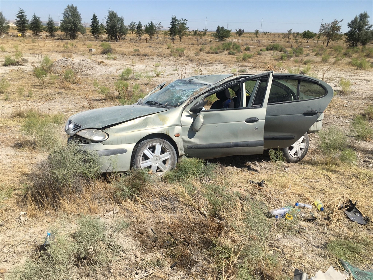 Konya'da takla atan otomobildeki 8 kişi yaralandı