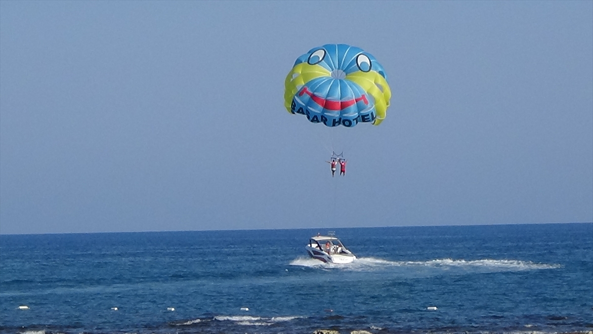 Mersin Kızkalesi'nde gurbetçiler turizmi hareketlendirdi