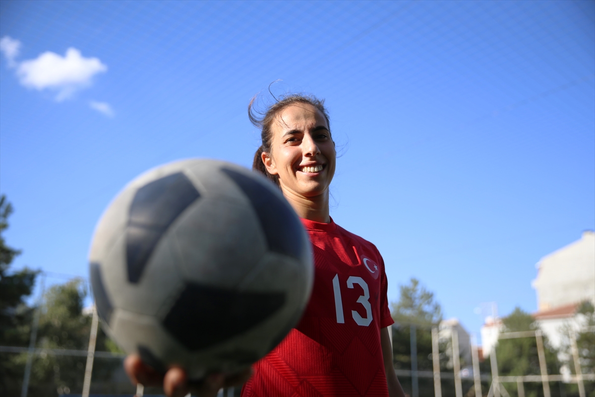 Milli futbolcu Birgül, İspanya'nın “gol kraliçesi” olmak istiyor