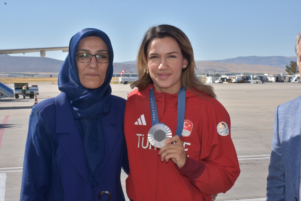 Olimpiyat ikincisi Hatice Akbaş, memleketi Malatya'ya geldi: