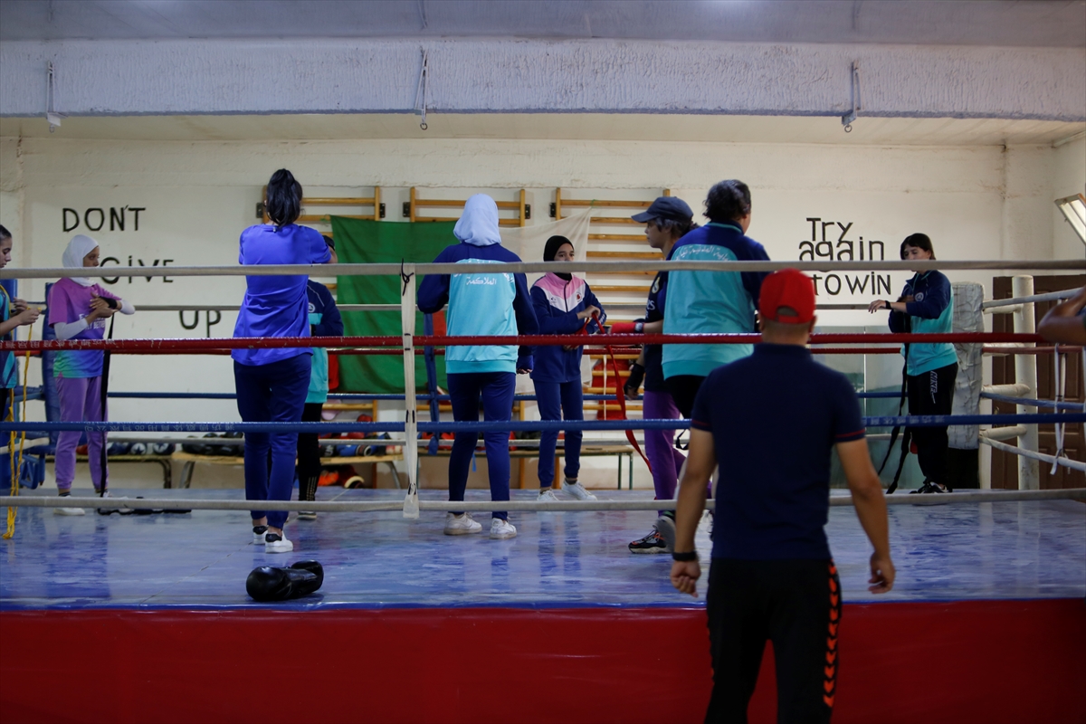 Olimpiyatlarda finale kalan Cezayirli boksöre doğduğu köyden tam destek